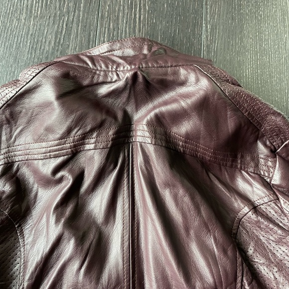 Guess and Moto Bootlegger faux leather jackets XS 3 free scarves included! - Picture 13 of 15